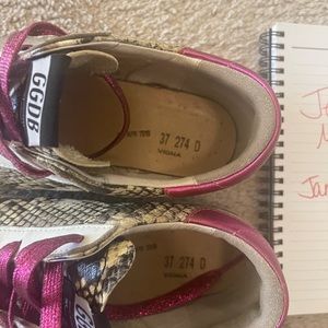 Sz 37 fuschia Golden goose superstars